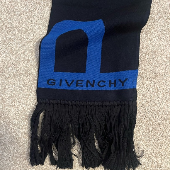 Givenchy Paris football scarf. New without tags! - Picture 4 of 7